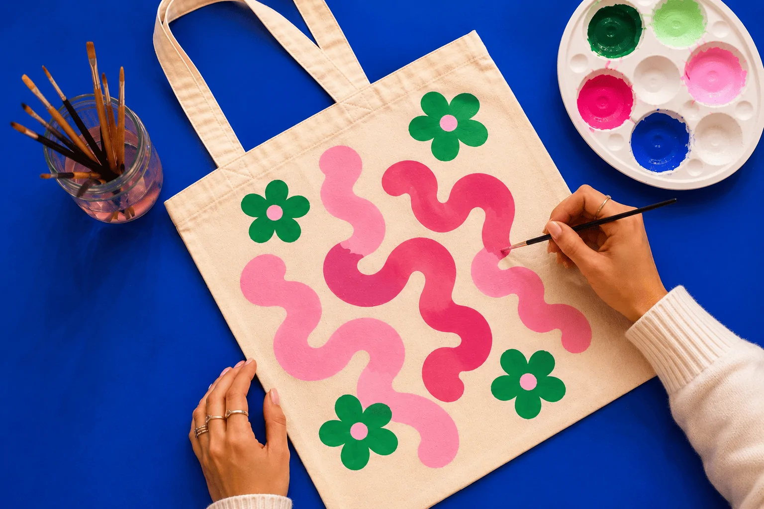 taller pinta tote bags